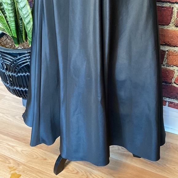 Betsy & Adam Long Silky Black Formal Prom Bridesmaid Gown with Crinoline 10 - Picture 6 of 15